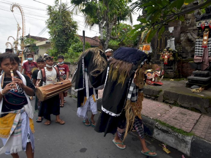 Tradisi Ngelawang di Bali, Berikut Foto-fotonya