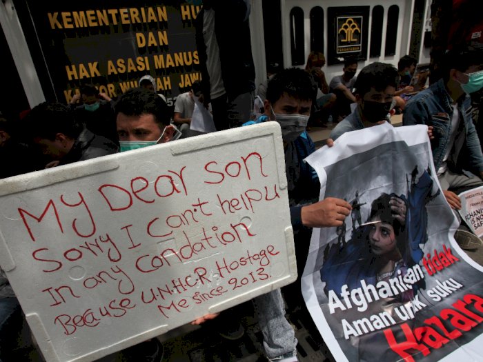 Unjuk Rasa Pengungsi Afghanistan di Surabaya, Berikut Foto-fotonya