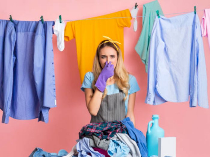 Jangan Risau, Begini 4 Cara Menghilangkan Bau Apek dari Pakaian