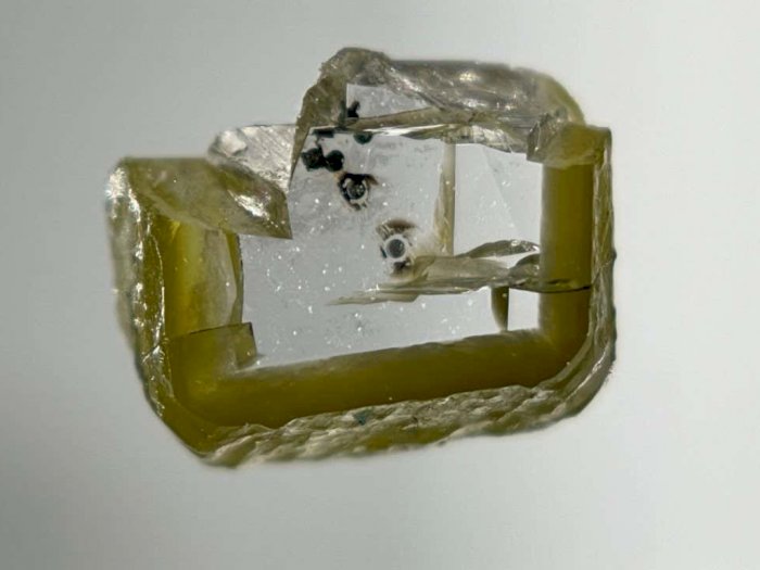 Mineral Baru Ditemukan di Dalam Berlian yang Berasal dari Mantel Bumi