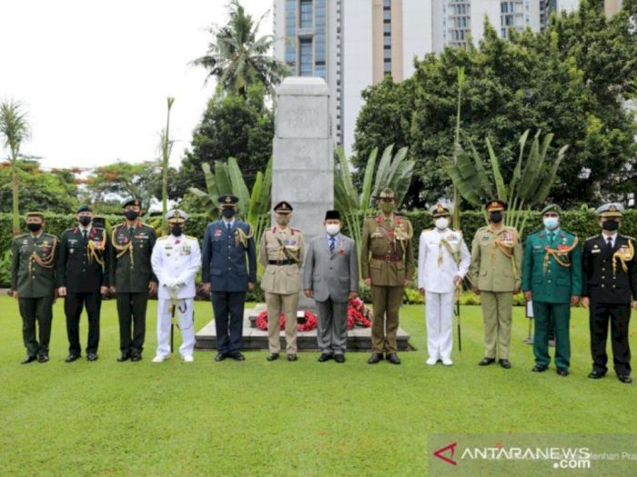 Menhan Prabowo Hadiri Peringatan 'Remembrance Sunday' dengan Dubes Inggris