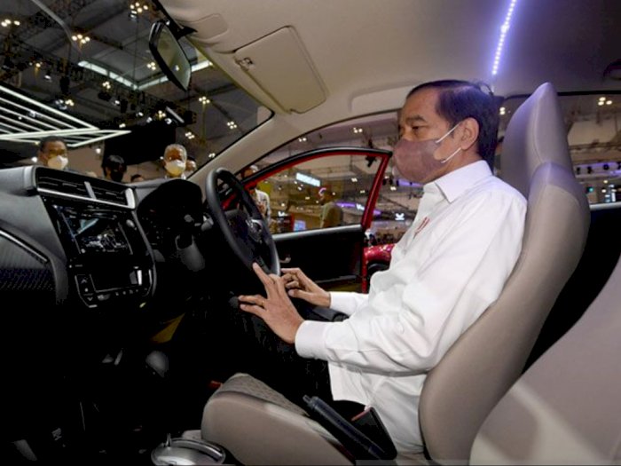 Jokowi Sebut Pajak Kendaraan Mewah Bisa Jadi Relaksasi Industri Otomotif di Tengah Pandemi