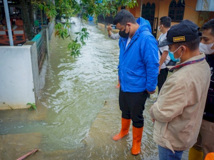 Gerak Cepat Atasi Banjir di Amplas, Bobby Nasution Pantau Langsung Pembuatan Bak Kontrol