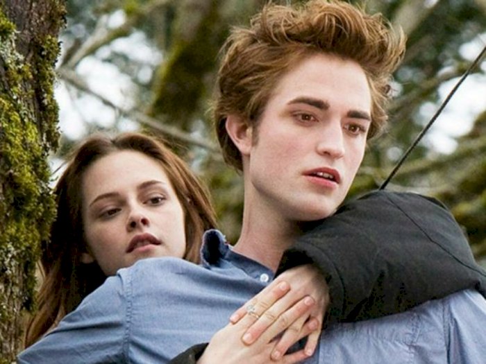 Pernah Cinlok, Kristen Stewart Banyak Belajar dari Robert Pattinson saat Syuting Twillight