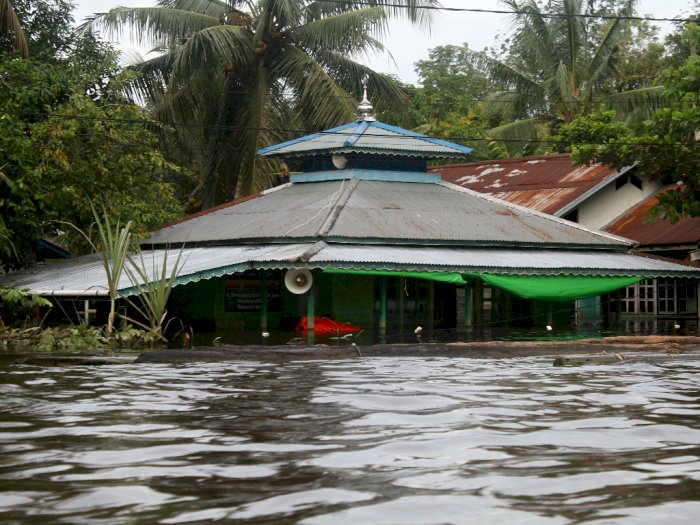 Banjir Tenggelamkan Pemukiman di Sintang, Ini Foto-fotonya
