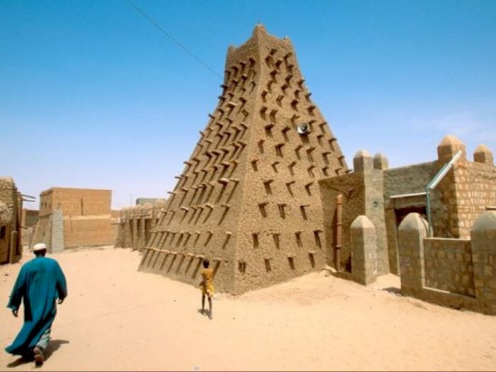  Mengintip Masjid Tanah Liat di Afrika, Tinggi Bangunannya Hampir 20 Meter