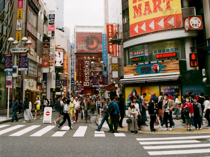 Survei Ini Mengatakan Pengendara Jepang Cuek dengan Pejalan Kaki