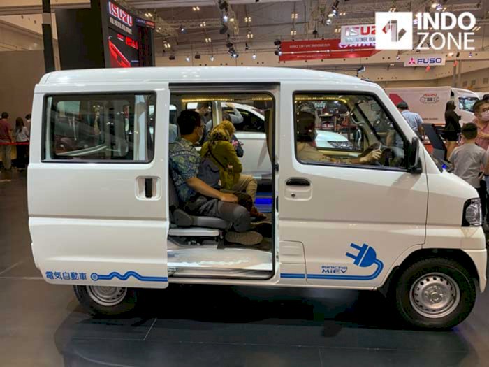 Pasca Dijajal Jokowi, Mitsubishi Minicab MiEV Ramai Dilihat Pengunjung GIIAS