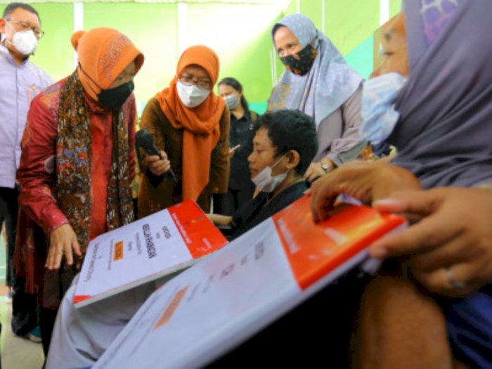 Temui Anak Yatim Piatu di Medan, Mensos Risma Berikan Bantuan dan Pesan Positif 