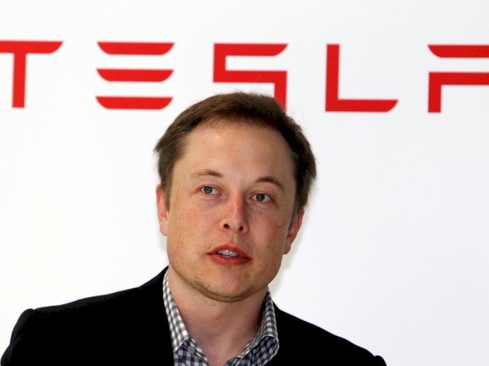 Elon Musk Minta Maaf usai Pemadaman Server yang Bikin Pengguna Tesla Kecewa