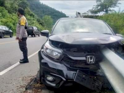 Tragis, Satu Unit Mobil Tertusuk Besi Pembatas Jalan, Seorang Warga Aceh Tewas