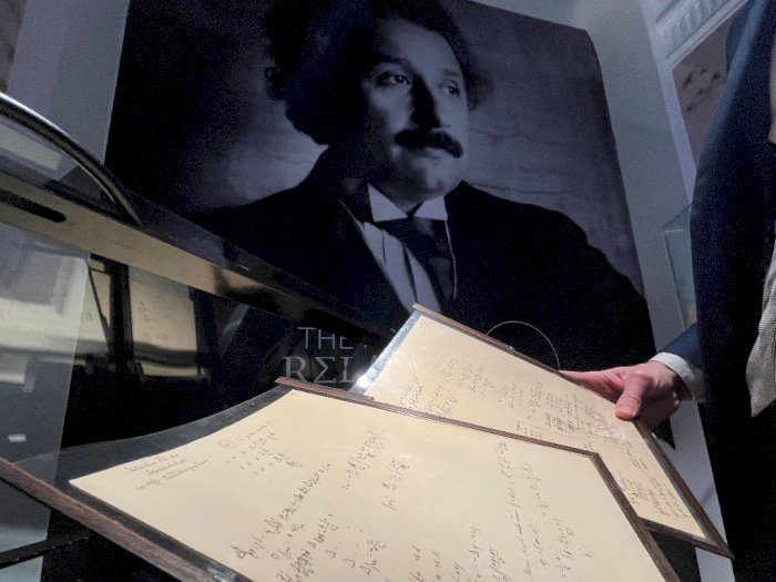 Coret-coretan Albert Einstein untuk Temukan Teori Relativitas Terjual Rp187 Miliar