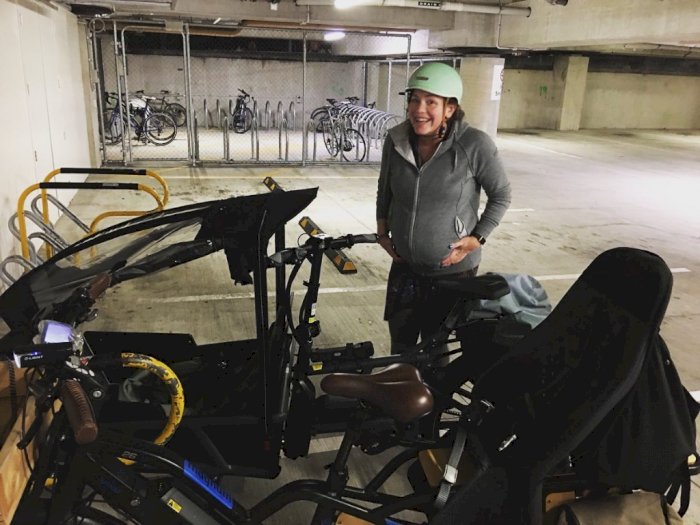 Bersikap Membumi, Anggota DPR Selandia Baru ini Naik Sepeda ke RS Untuk Melahirkan