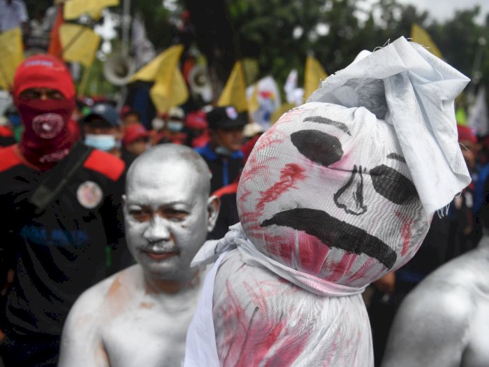 Aksi Menolak UMP DKI Jakarta, Berikut Foto-fotonya