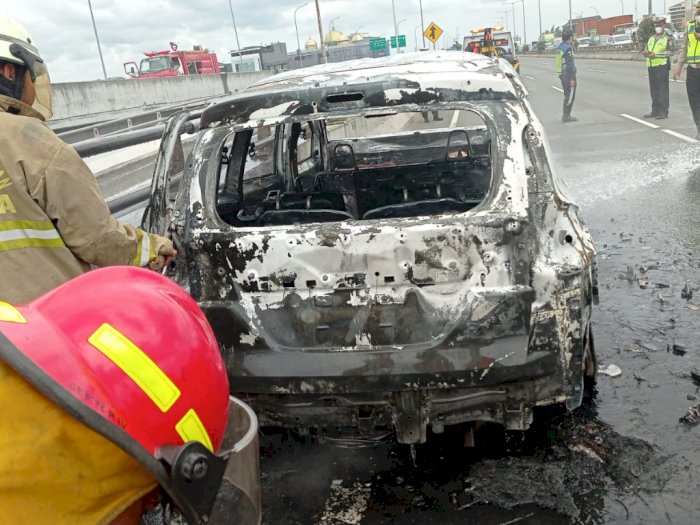 Viral Suzuki Ertiga Terbakar di Pintu Tol Kebon Nanas Jakarta, Begini Kronologinya