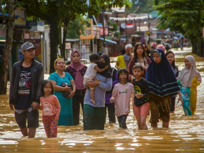 Nasib Warga Hulu Sungai Tengah, Direndam Banjir lalu Gelap Gulita karena Listrik Padam
