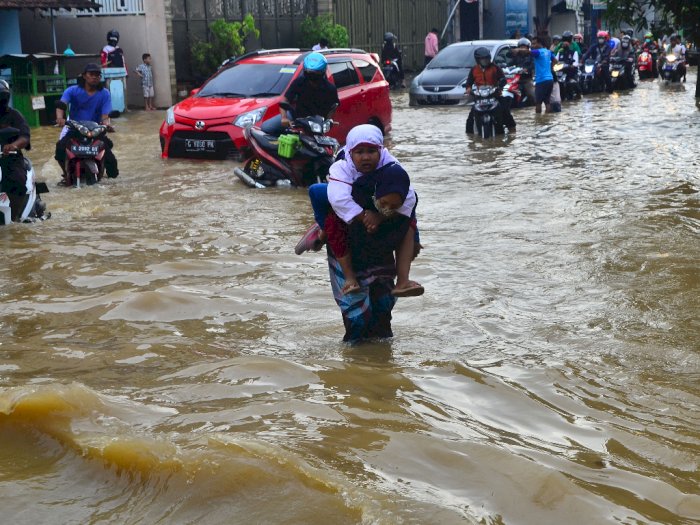 Banjir Akibat Tanggul Sungai Jebol di Kudus, Berikut Foto-fotonya