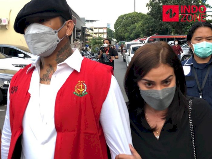 Foto-foto Jerinx Resmi Ditahan Polisi, Balik Masuk Jeruji Besi Kasus Ancam Adam Deni