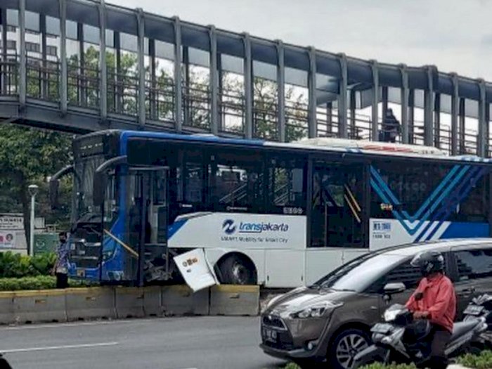 Polisi Tak Temukan Bekas Pengereman Sebelum Bus TransJ Tabrak Pos Lantas PGC