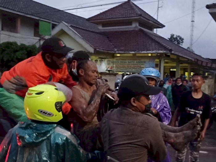Korban Erupsi Gunung Semeru: Satu Orang Meninggal & Puluhan Warga Alami Luka Bakar
