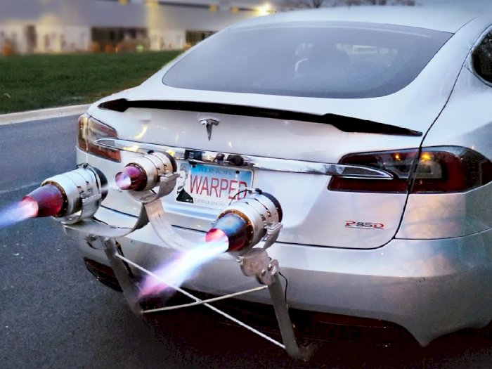 Tesla Model S Ini Dibekali dengan 3 Mesin Jet, Berapa Cepat Mobilnya Bisa Melaju?