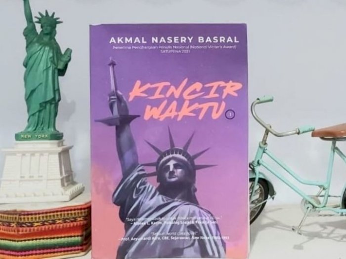 Novel Terbaru Sastrawan Akmal Nasery 'Kincir Waktu 1' Angkat Misteri Pemerkosaan Era 98