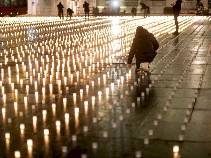 Aksi Menyalakan Lilin Untuk Mengenang Korban COVID-19 di Swiss, Ini Foto-fotonya