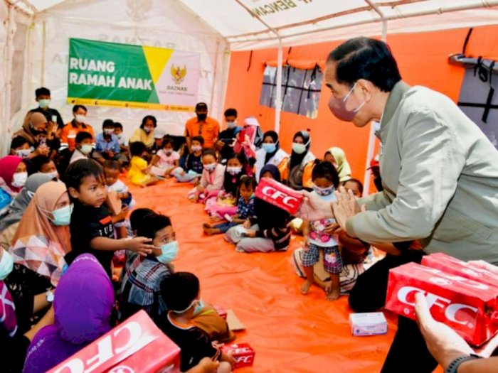 Sambangi Pengungsi Erupsi Semeru, Ini Janji Presiden  Jokowi