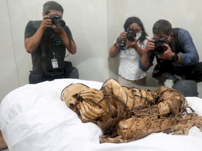 Arkeolog Peru Menunjukkan Mumi Berusia 1.200 Tahun, Ini Foto-fotonya