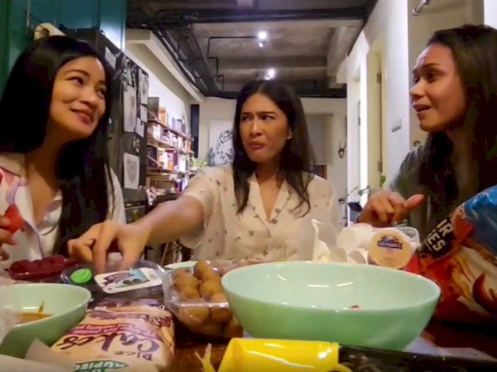 Dian Sastro Unggah Video Bareng Titi Kamal dan Adinia Wirasti, 'AADC? 3' Segera Tayang?