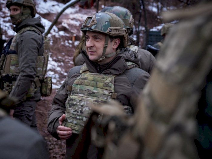 Semangati Pasukan Lawan Rusia, Presiden Ukraina Datangi Zona Perang