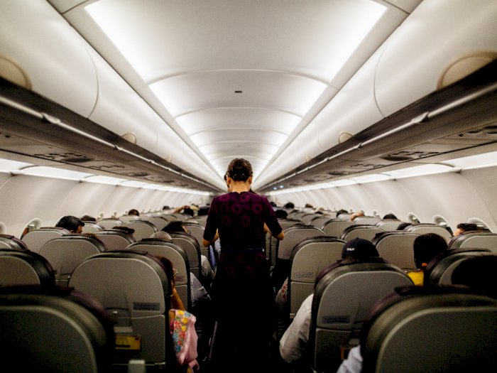 Pramugari Ini Ungkap Dirinya Sering Temukan Kotoran  Manusia di Luar Pesawat