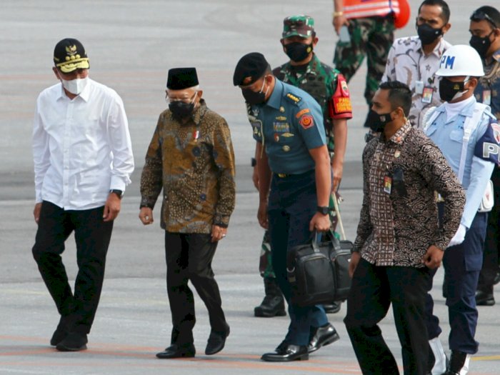 Tiba di Bandara Internasional Silangit, KH Ma'ruf Amin Disambut dengan Cara Adat Taput