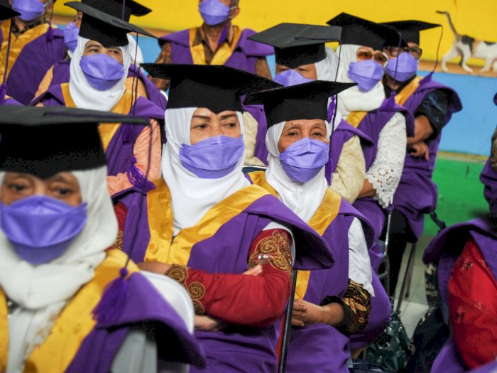 Wisuda Sekolah Lansia di Bandung, Berikut Foto-fotonya