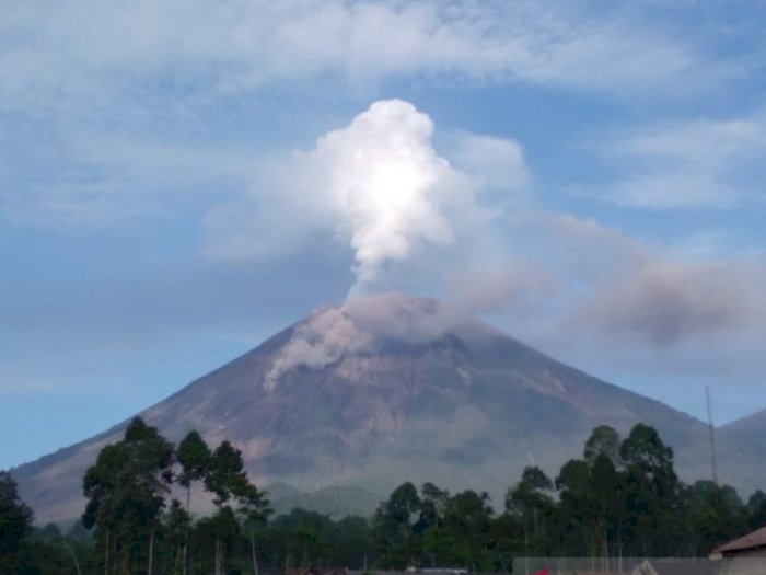 Gunung Semeru Alami Gempa Letusan, Petugas: Secara Visual Tampak Jelas