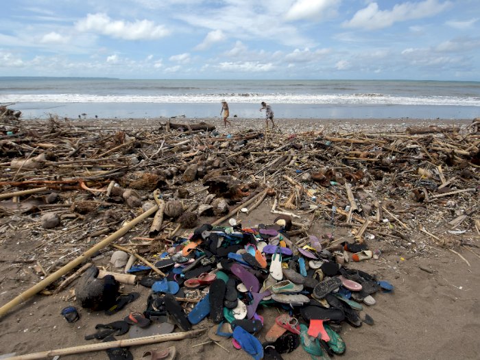 Sampah Berserakan di Pantai Berawa Bali, Ini Foto-fotonya