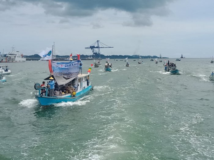 Puluhan Kapal Nelayan Ikut Parade saat Peringatan Hari Nusantara di Tarakan