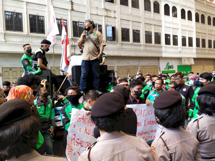 Minta Normalisasi Tarif, Ribuan Driver Geruduk Kantor GoJek di Medan 