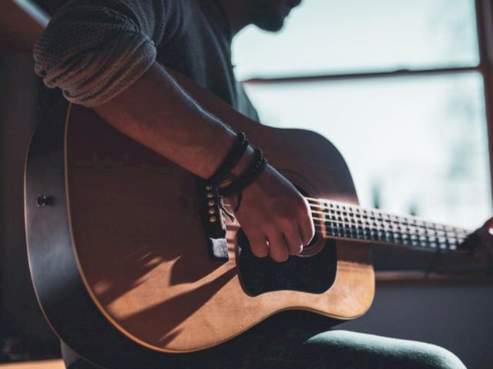 5 Merek Gitar Akustik Favorit untuk Hasilkan Suara yang Cetar