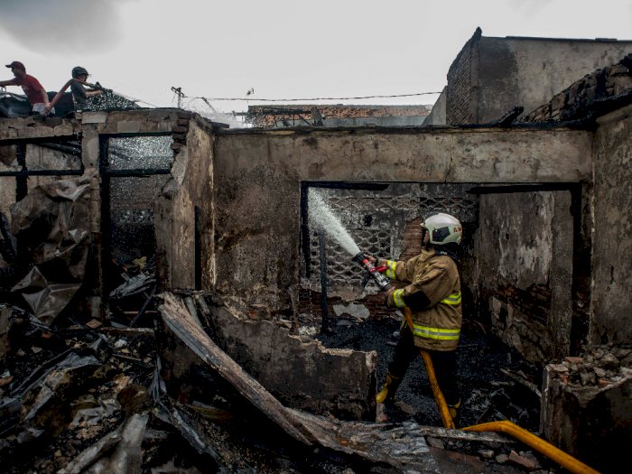 Kebakaran Permukiman Padat Penduduk di Kramat Pulo, Ini Foto-fotonya