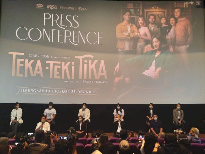Film 'Teka Teki Tika', Ernest Prakasa Kawinkan Misteri dan Korupsi