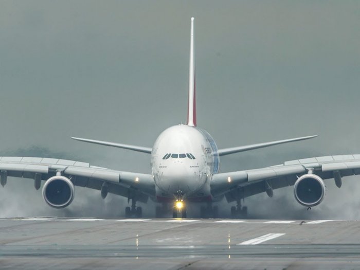 Produksi Pesawat Terbesar di Dunia Airbus A380 Disuntik Mati, Tulis Pesan Hati di Langit