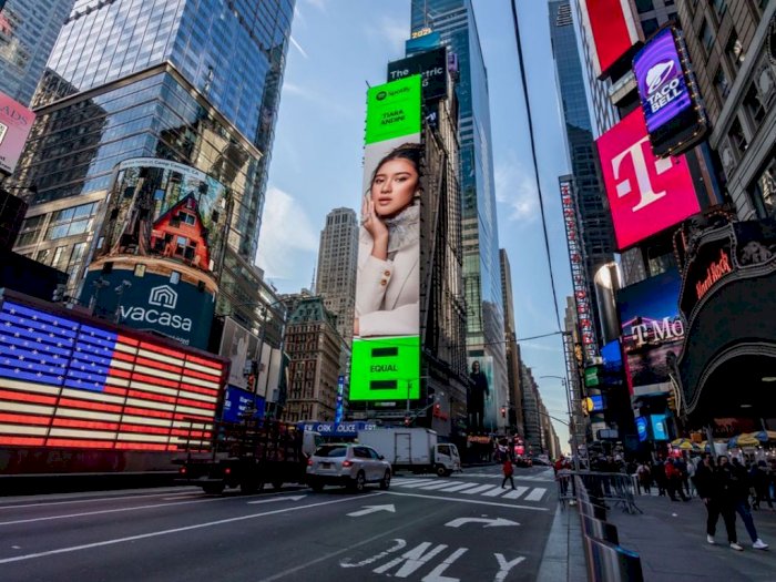Wajahnya Terpampang di Billboard Times Square New York, Tiara: Kenapa Harus Aku?