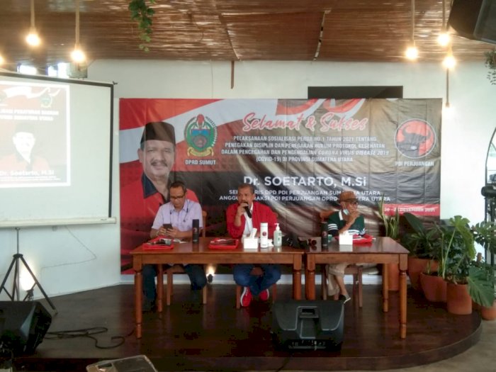 Anggota Fraksi PDI Perjuangan Sosialisasi Perda kepada Jurnalis