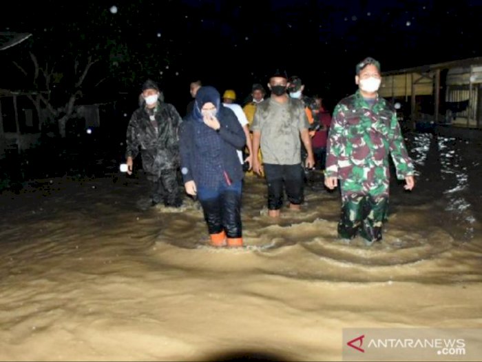 Bareng Kapolda Sumut, Edy Rahmayadi Naik Helikopter Tinjau Banjir Madina