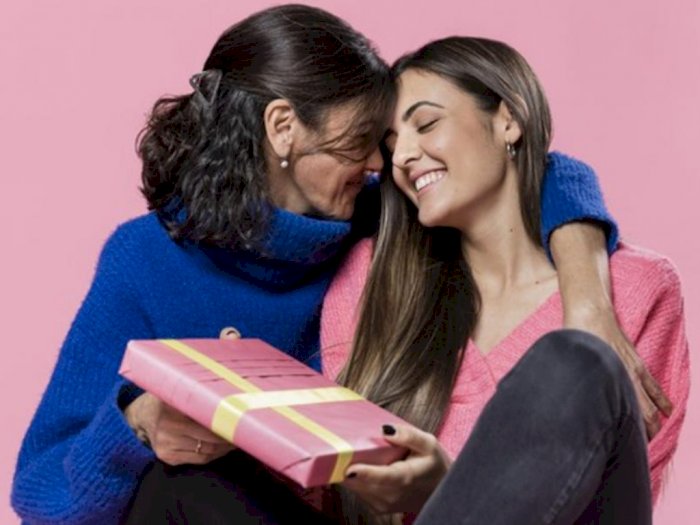 Momen bersama Ibu, Berikut 5 Inspirasi Hadiah Menarik untuk Rayakan Hari Ibu 22 Desember