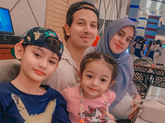 Fairuz A Rafiq Melahirkan Anak Ketiga, Sonny Septian: Kado Terindah di Penghujung 2021