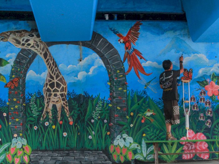 Menghiasi Kolong Flyover Dengan Mural, Berikut Foto-fotonya