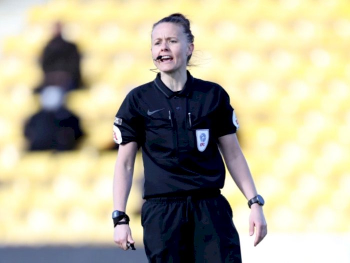 Rebecca Welch, Wasit Wanita Pertama yang Pimpin Laga Putaran Ketiga Piala FA