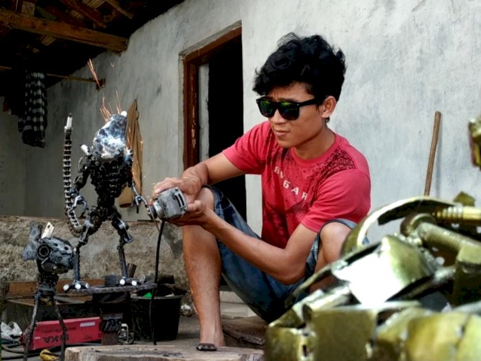 Awalnya Iseng, Pria Ini Sukses Bisnis Miniatur Robot dari Limbah Onderdil